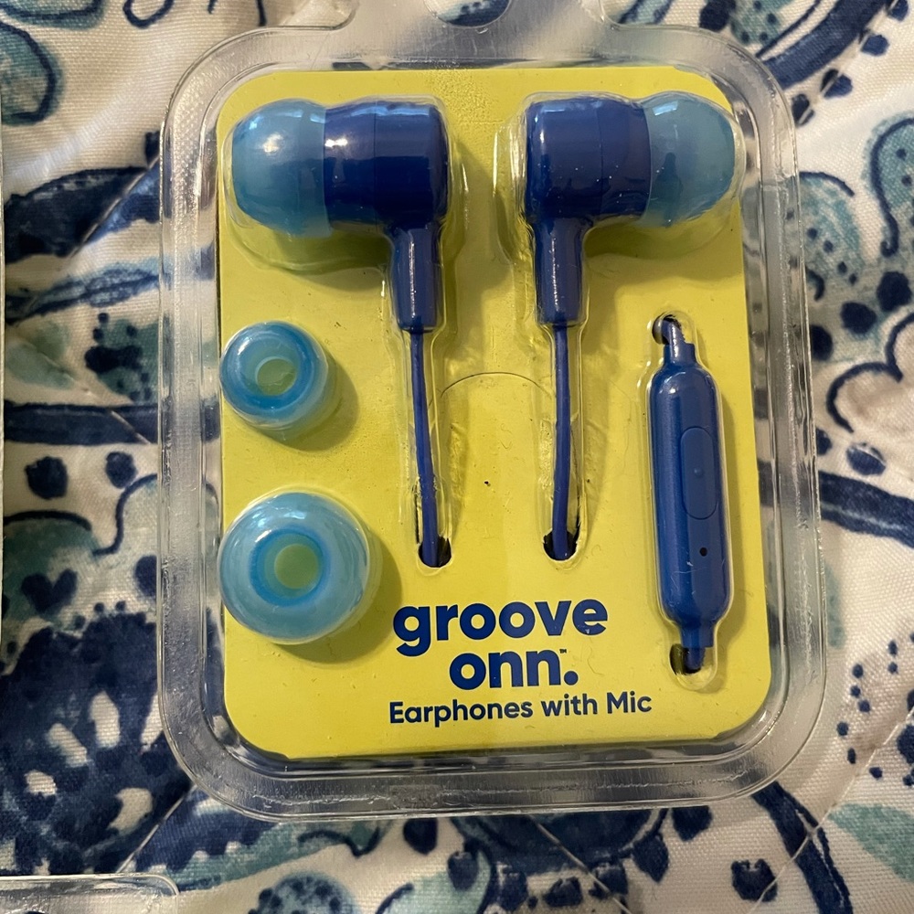 Earbuds with built-in mic, NIP.